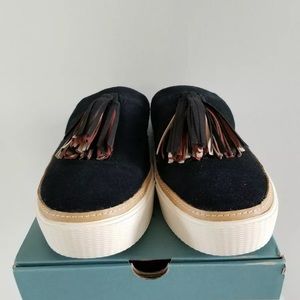 Adorable Toms tassel sliders size 8